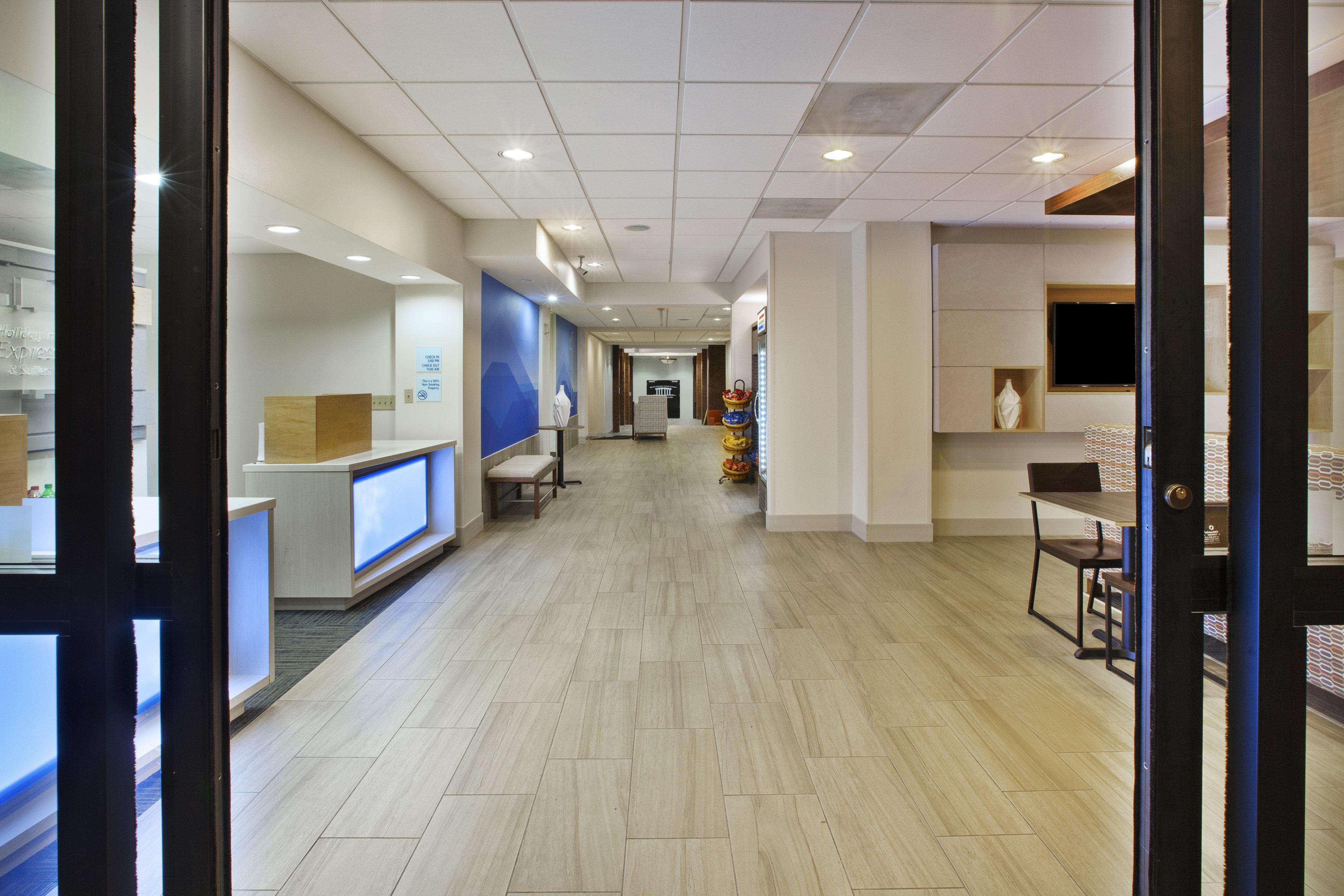 Holiday Inn Express Hotel & Suites Manchester Conference Center By Ihg Exterior foto