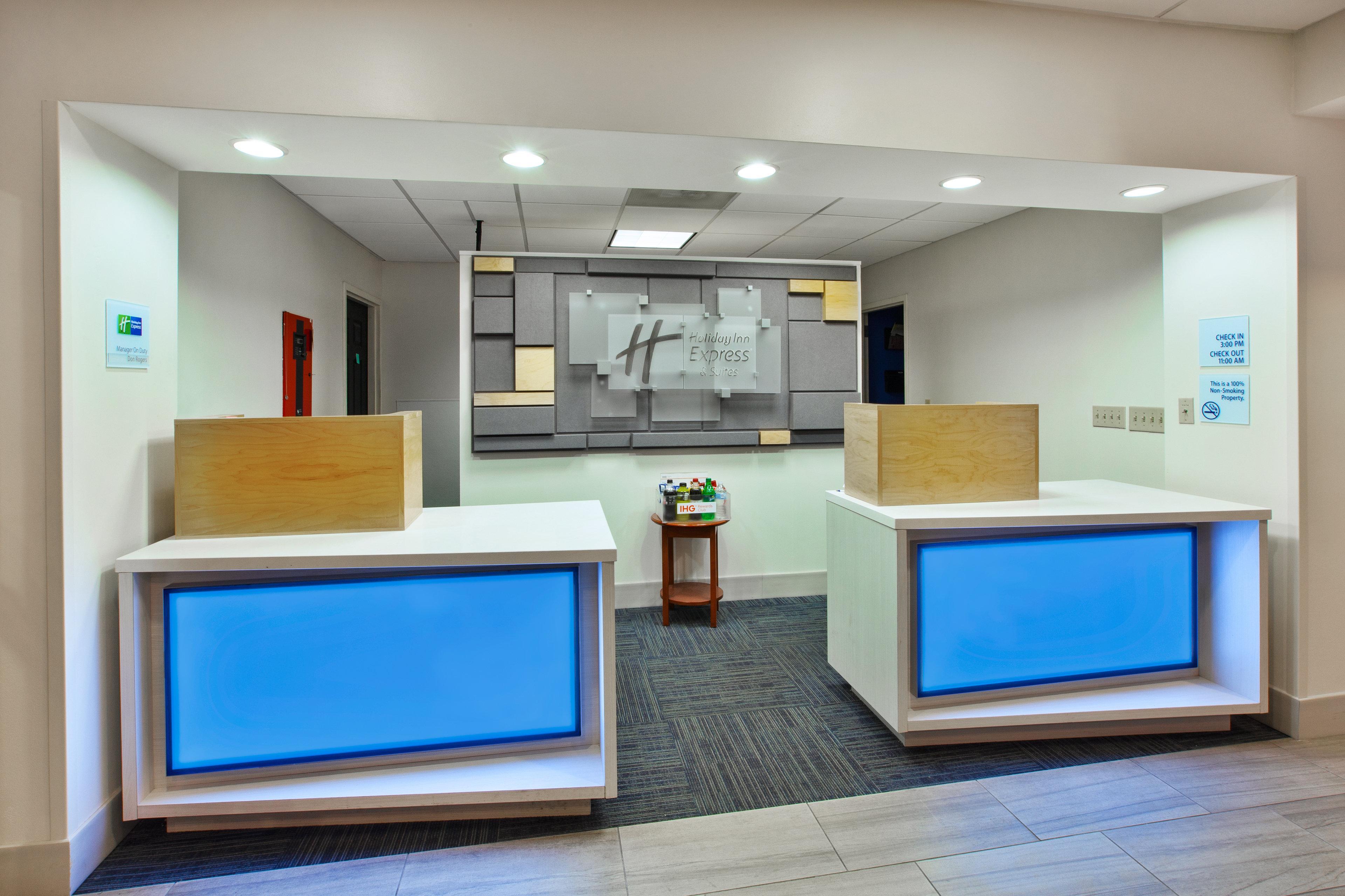 Holiday Inn Express Hotel & Suites Manchester Conference Center By Ihg Exterior foto