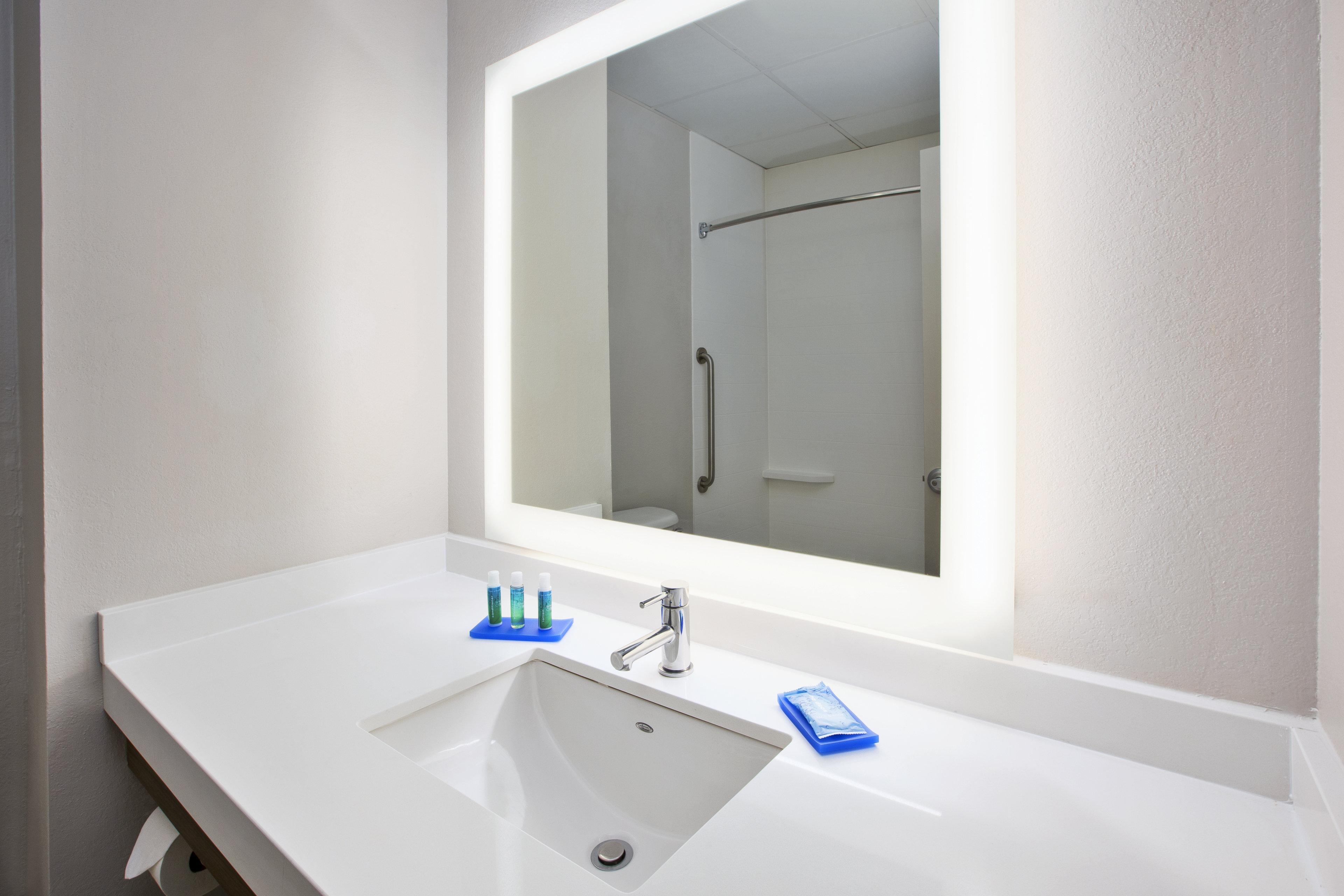 Holiday Inn Express Hotel & Suites Manchester Conference Center By Ihg Exterior foto