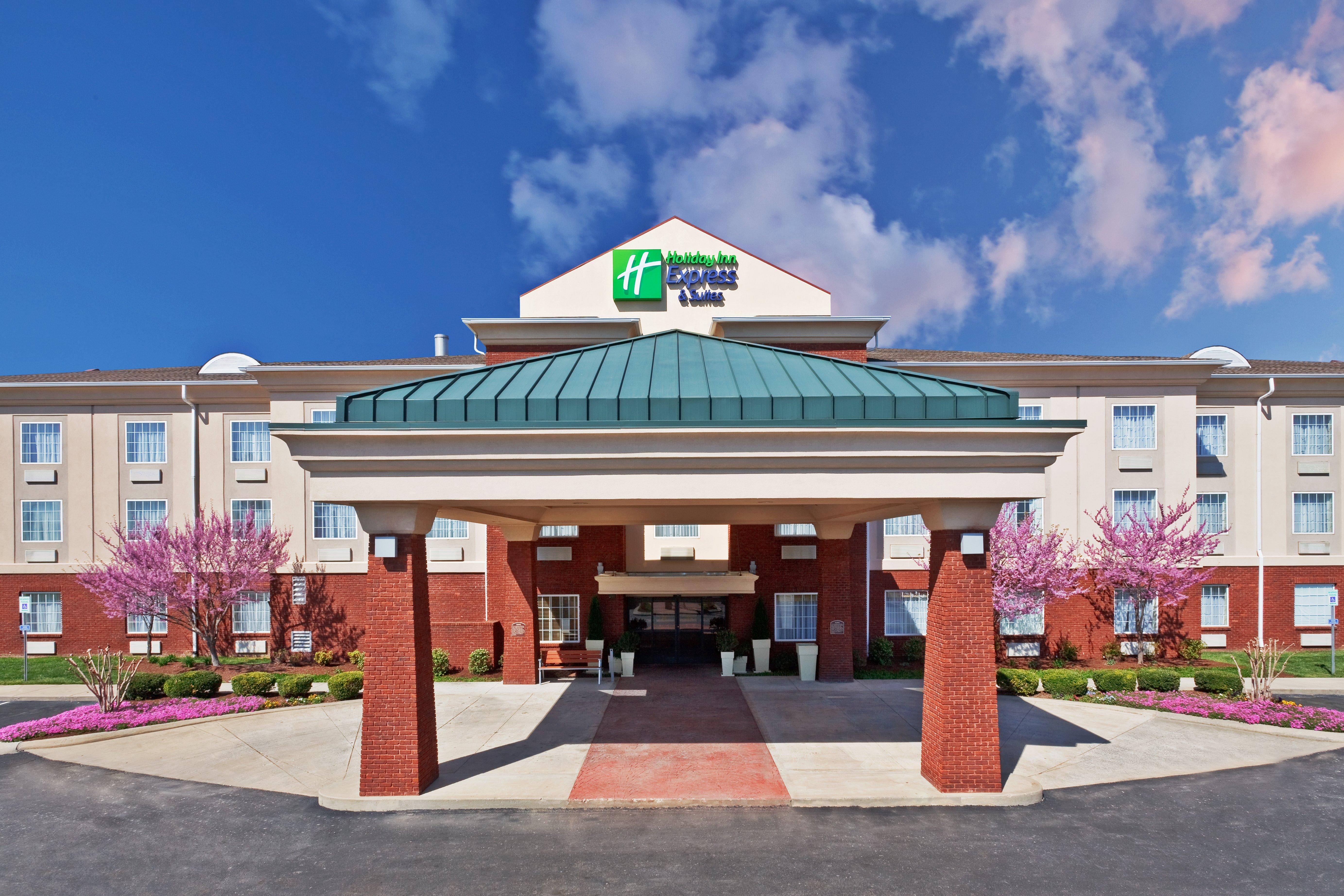 Holiday Inn Express Hotel & Suites Manchester Conference Center By Ihg Exterior foto